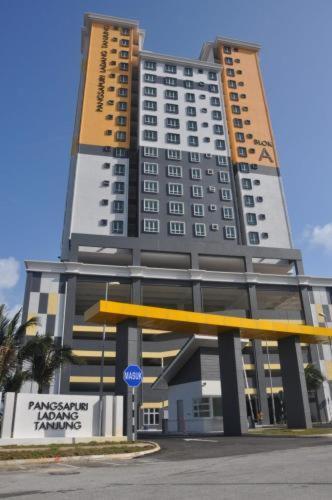 Seaside Haven Homestay Seaview Unit With Pool Opposite Ktcc & Mayang Mall - Pangsapuri Ladang Tanjung Kuala Terengganu Eksteriør billede